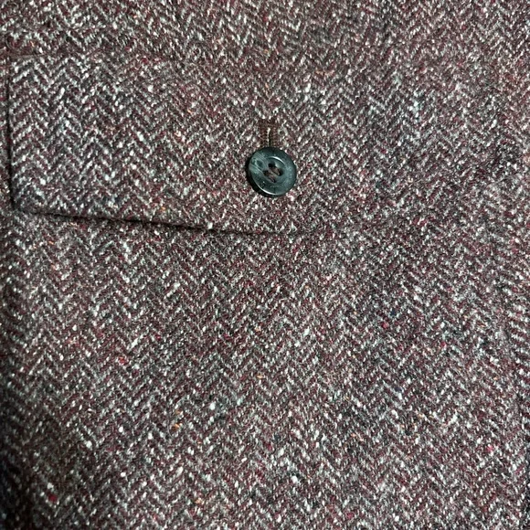L.L. Bean medium wool nylon silk blazer. In excellent condition. Burgundy color - Picture 4 of 11